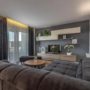 https://apartman-tragos.splithotels.org
